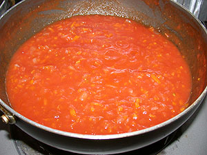 創作料理のベースになるトマトソースの作り方